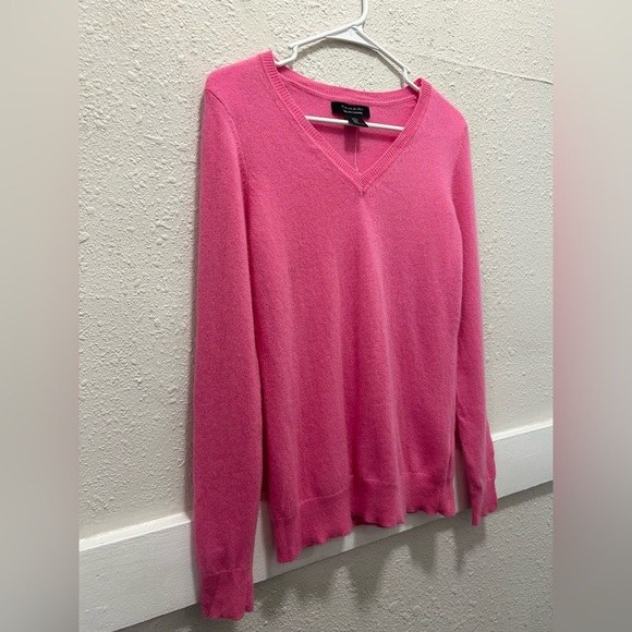 Tahari 2-Ply 100% Cashmere Pink V-Neck Sweater Small - Picture 3 of 5